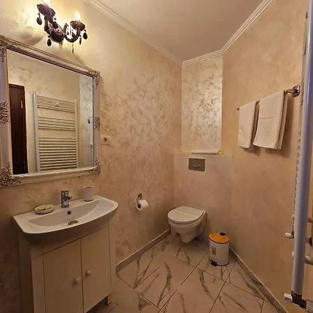 Vila Central Konukevi Köstence