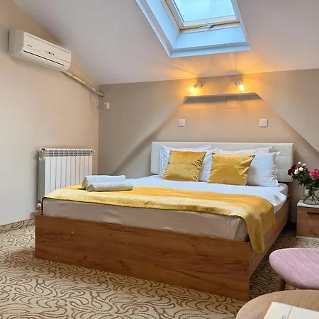 Vila Central Konukevi Köstence